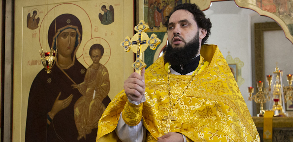 «Днесь лик святых, в земли нашей Богу угодивших, предстоит в Церкви и невидимо за ны молится Богу…» 