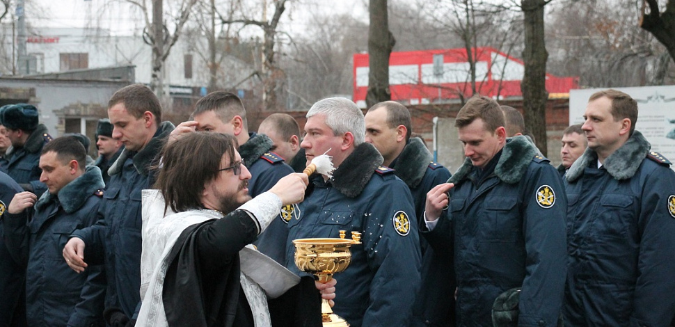 Священник поздравил личный состав УИС по конвоированию с праздником