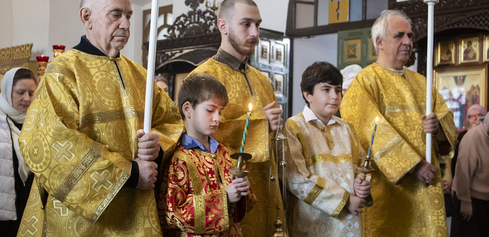 Дети в храме