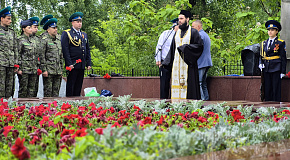 Подвиг их бессмертен