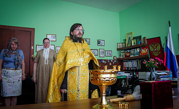 Священнослужитель освятил школу №48 г. Воронежа