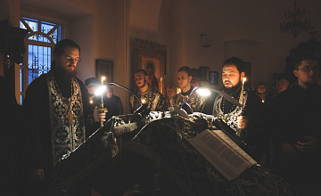 «Тебе припадаю, Иисусе, согреших Ти, очисти мя, возми бремя от мене тяжкое греховное, и яко благоутробен, даждь ми слезы умиления»