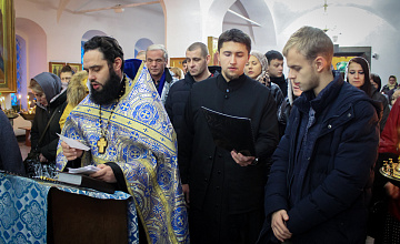 Настоятель храма пророка Самуила совершил молебен пред ковчегом с частицей пояса Пресвятой Богородицы