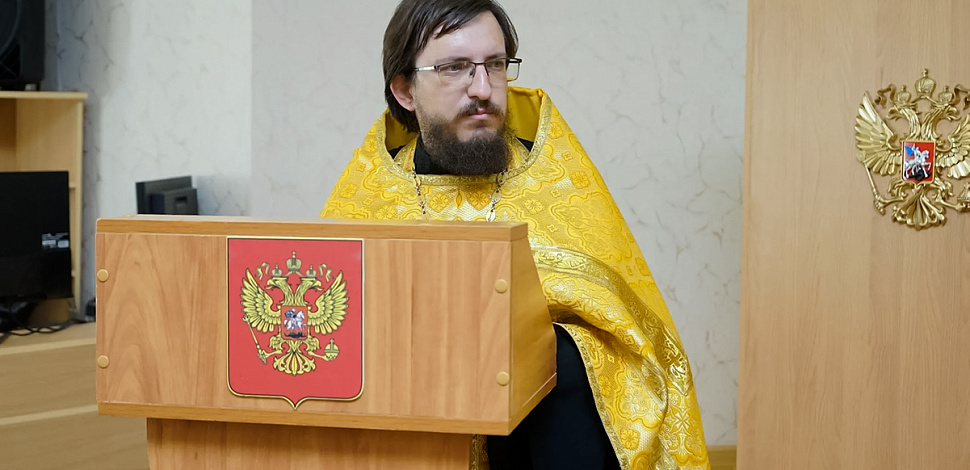 Священнослужитель благословил выпускников ведомственных вузов ФСИН России