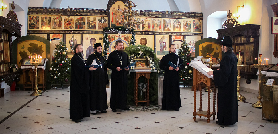Клирики Воронежской епархии воспели рождаемого Христа