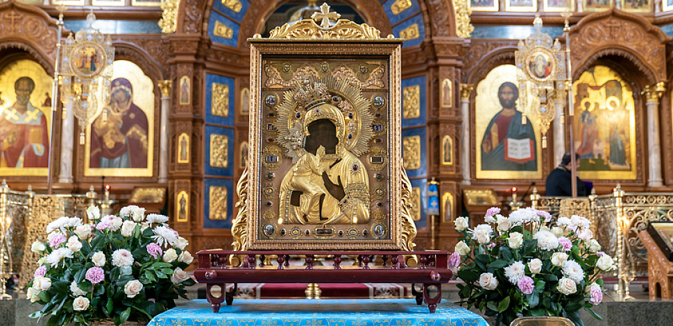 Молебное пение пред чудотворной иконой Божией Матери «Феодоровская»