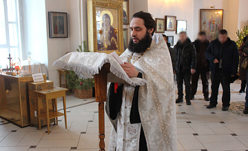 Священник поздравил пациентов ВОКПД с Рождеством Христовым