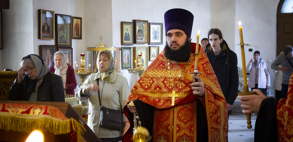 «Мироносицы жены, утру глубоку, предсташа гробу Живодавца…» (Стихиры Пасхи)