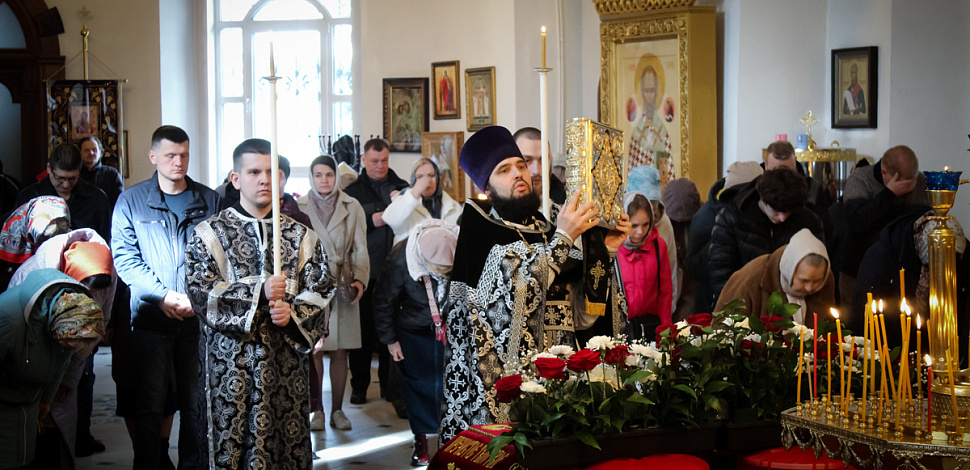«Да молчит всякая плоть человеча и да стоит со страхом и трепетом…»