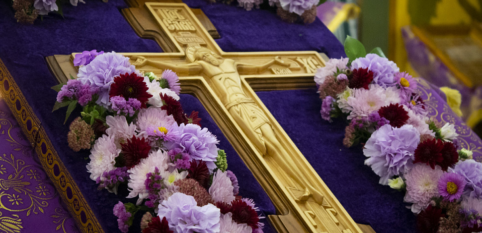 «Крест воздвизается днесь, и мир освящается…»
