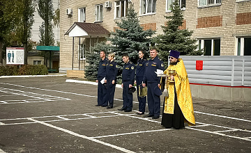 Священник освятил автотранспорт для УФСИН России