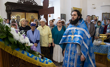 Верующие молитвенно отмечают праздник Рождества Пресвятой Богородицы