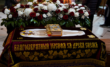 «Мира мертвым суть прилична, Христос же истления явися чуждь»