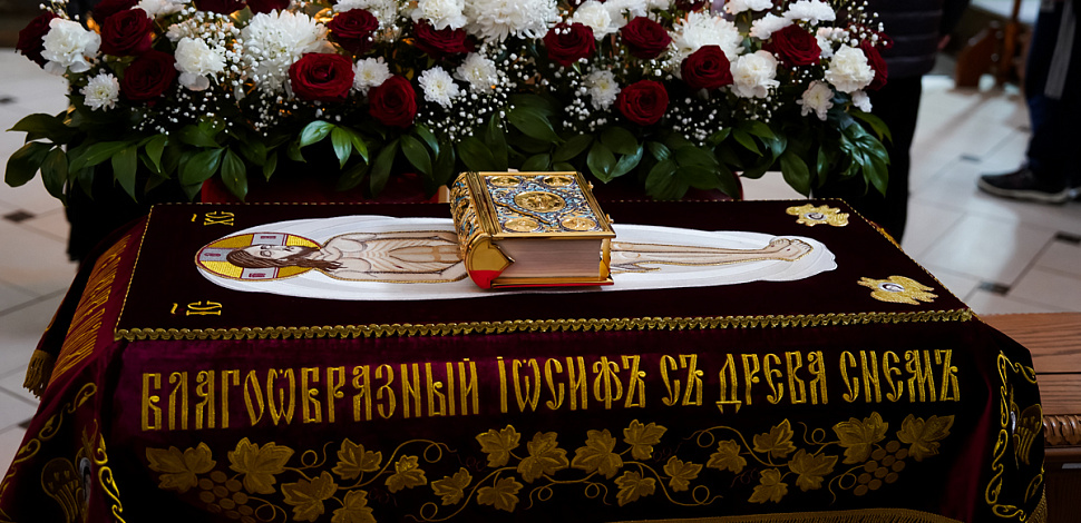 «Мира мертвым суть прилична, Христос же истления явися чуждь»